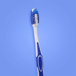 Cepillo dental para adultos con cerdas multinivel color azul