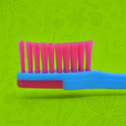 detalle cerdas y cabeza de cepillo dental para niños