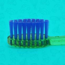 Perspectiva del corte cepillo dental infantil translucido escarchado