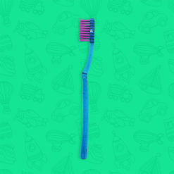 Perspectiva lateral cepillo dental infantil translucido escarchado
