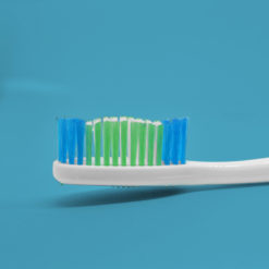 Perspectiva de cabeza de cepillo dental para adultos con corte multinivel