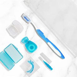 Perspectiva en contexto de kit de ortodoncia K220 insumos de color azul