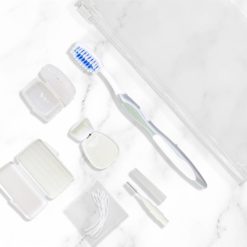 Perspectiva en contexto de kit de ortodoncia K220 insumos de color blanco