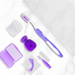 Perspectiva en contexto de kit de ortodoncia K220 insumos de color púrpura