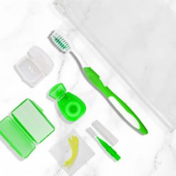 Perspectiva en contexto de kit de ortodoncia K220 insumos de color verde