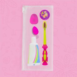 kit de odontología infantil color fucsia en cartuchera con cepillo dental coco