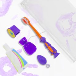 kit odontologico K247 para niños color púrpura con crema en contexto