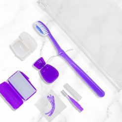 Perspectiva en contexto de insumos de kit de ortodoncia K221 color púrpura