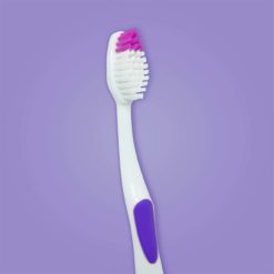 Perspectiva de perfil de cepillo dental Cool suave color púrpura