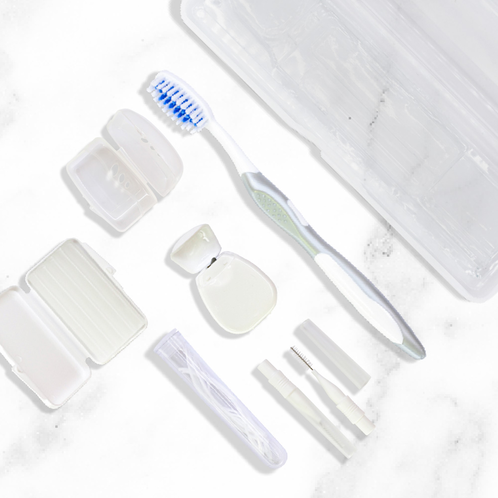 imagen de contexto kit de higiene oral K244 color blanco
